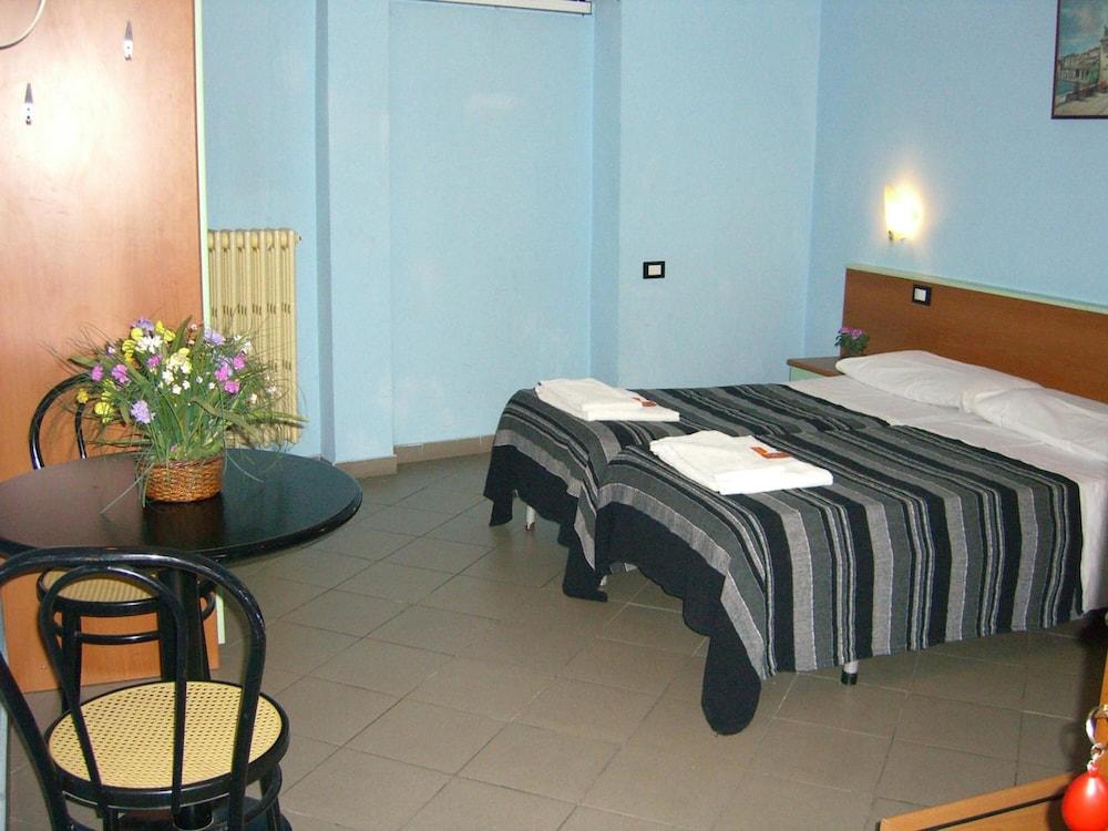 Hotel Mercurio Milán Exterior foto